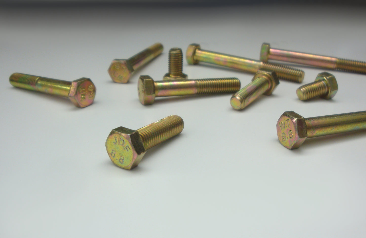 M7 - Sechskantschrauben , gelb verzinkt , 8.8 (DIN 931 / DIN 933)