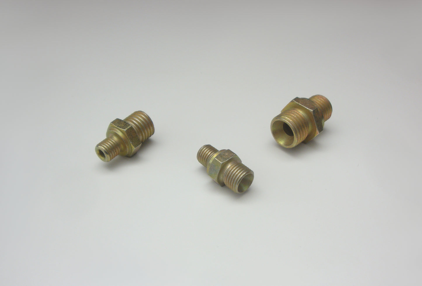 Einschraubstutzen für Benzin- und Hydrauliksysteme (DIN 7647) , gelb verzinkt