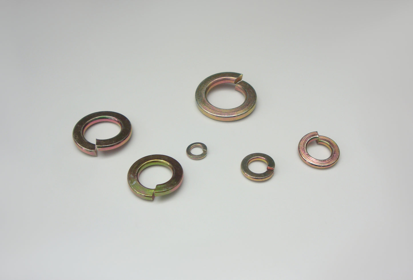 Federringe , gelb verzinkt (DIN 127)