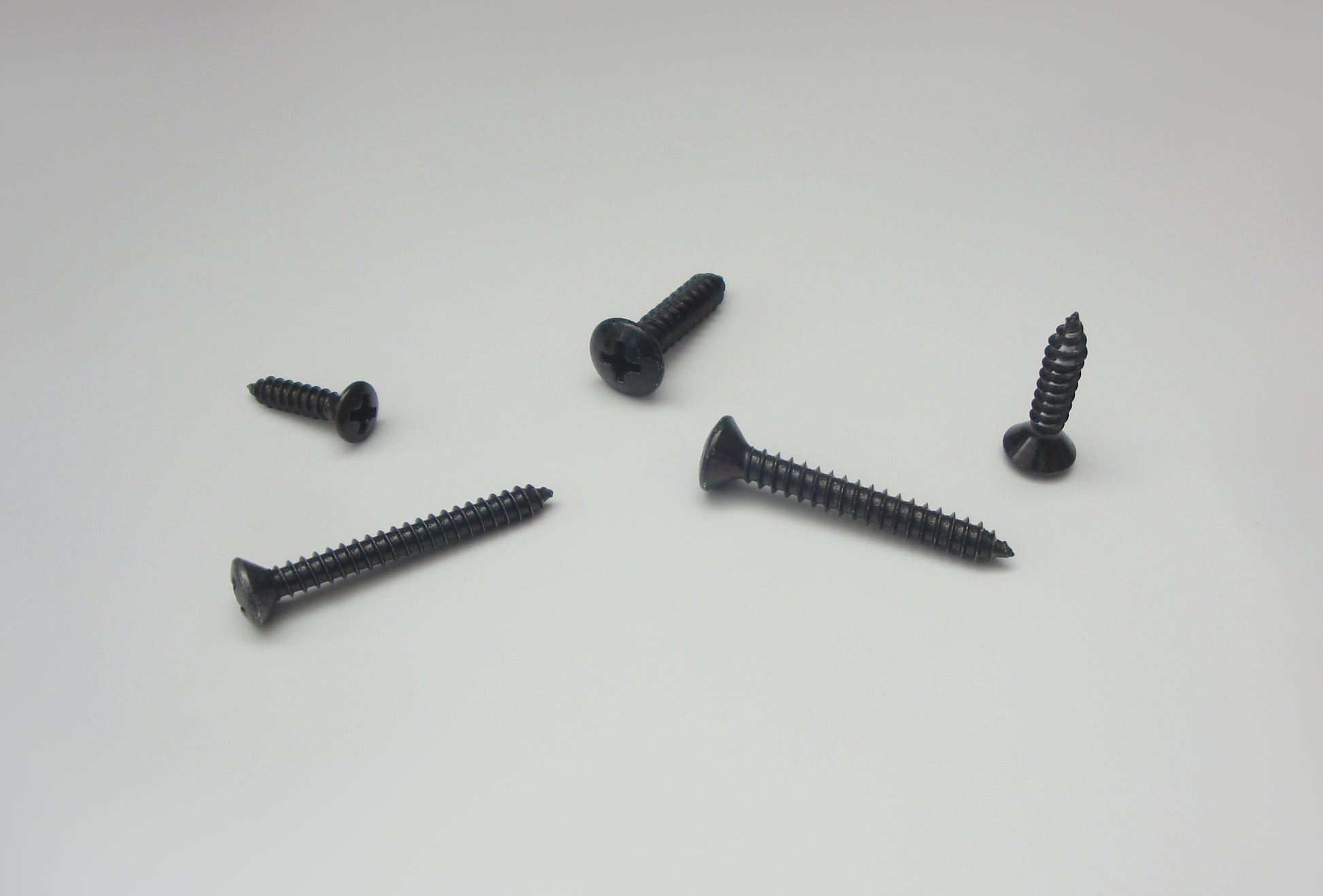 Blechschrauben mit Linsen-Senkkopf , schwarz verzinkt (DIN 7983) – schwarz, chrom